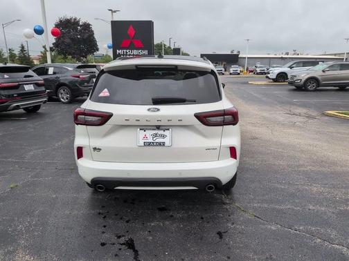 Star White Metallic Tri-Coat 2023 Ford Escape ST-Line