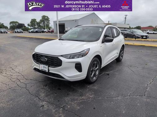 Star White Metallic Tri-Coat 2023 Ford Escape ST-Line