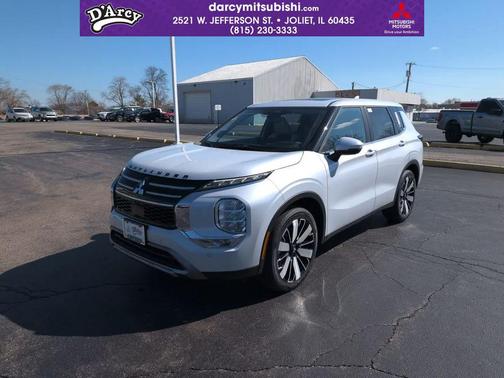 Diamond White 2026 Mitsubishi Outlander SE 2.5 S-AWC