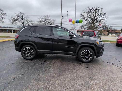 Diamond Black Crystal Pearlcoat 2022 Jeep Compass Limited