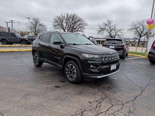 Diamond Black Crystal Pearlcoat 2022 Jeep Compass Limited