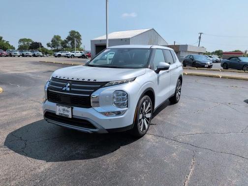 Diamond White 2026 Mitsubishi Outlander SE S-AWC