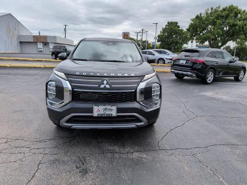 Graphite Gray 2026 Mitsubishi Outlander SE S-AWC