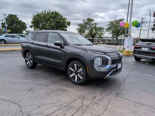 Graphite Gray 2026 Mitsubishi Outlander SE S-AWC