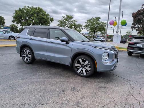 Moonstone 2026 Mitsubishi Outlander SEL