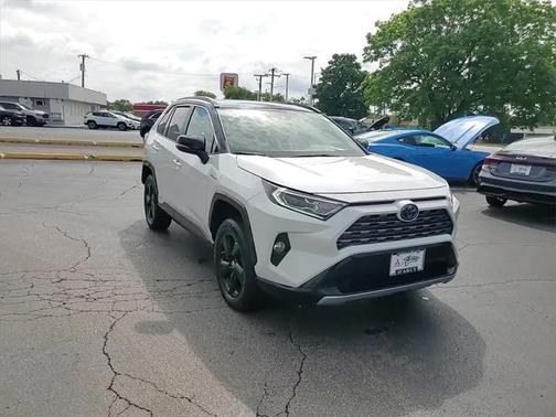 2019 Toyota RAV4 Hybrid SE