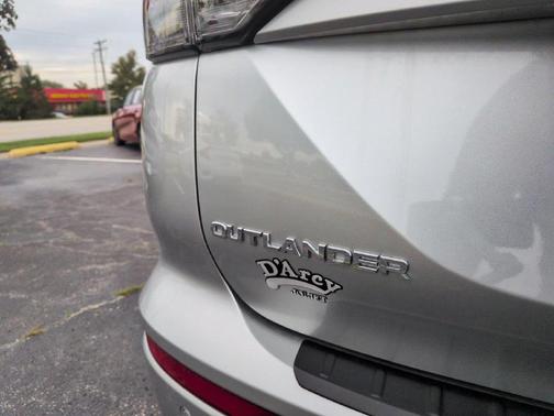 Alloy Silver Metallic 2026 Mitsubishi Outlander ES S-AWC