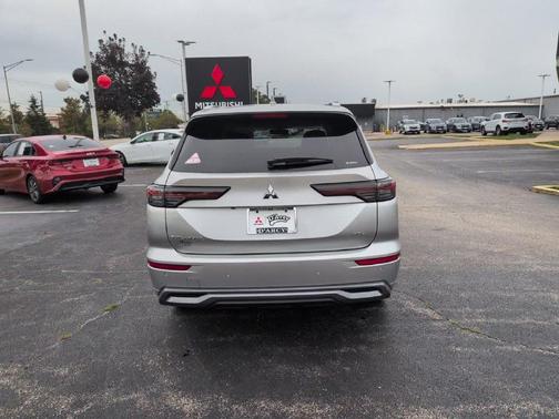 Alloy Silver Metallic 2026 Mitsubishi Outlander SEL S-AWC