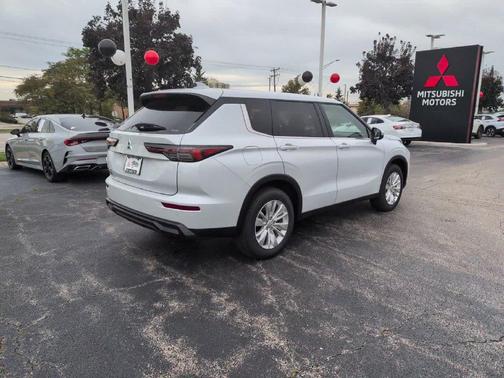 Diamond White 2026 Mitsubishi Outlander ES S-AWC