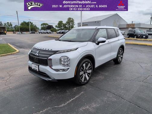 Diamond White 2026 Mitsubishi Outlander SE S-AWC