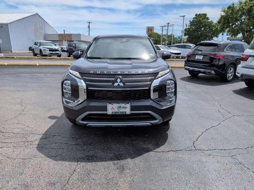 Graphite Gray 2026 Mitsubishi Outlander SE S-AWC