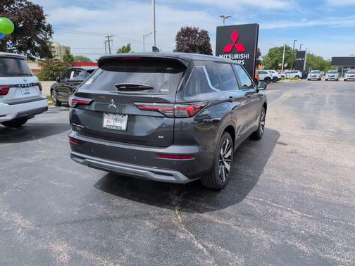 Graphite Gray 2026 Mitsubishi Outlander SE S-AWC