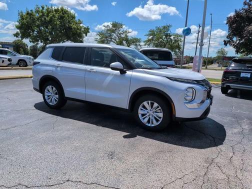 Diamond White 2026 Mitsubishi Outlander ES S-AWC