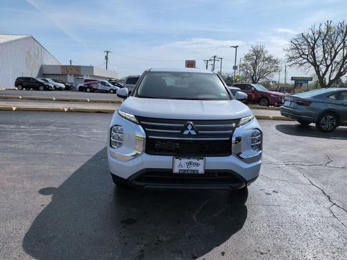 Diamond White 2026 Mitsubishi Outlander ES 2.5 S-AWC