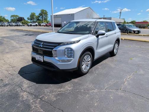 Diamond White 2026 Mitsubishi Outlander ES S-AWC