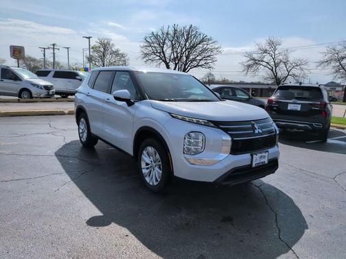 Diamond White 2026 Mitsubishi Outlander ES 2.5 S-AWC