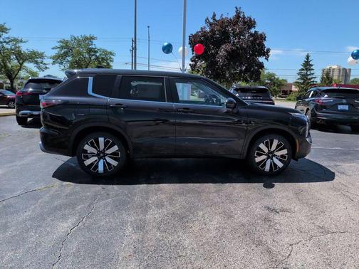 Black Pearl 2026 Mitsubishi Outlander SE