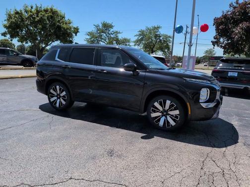 Black Pearl 2026 Mitsubishi Outlander SE