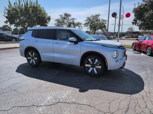 Diamond White 2026 Mitsubishi Outlander SEL S-AWC