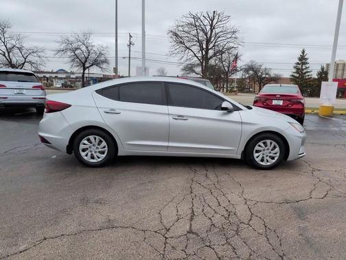 2019 Hyundai ELANTRA SE