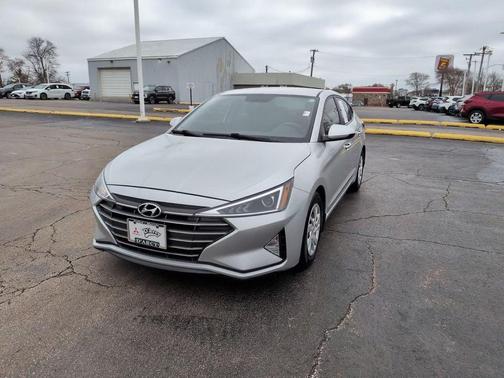2019 Hyundai ELANTRA SE