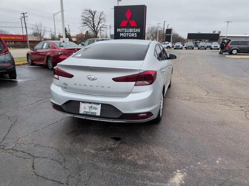 2019 Hyundai ELANTRA SE