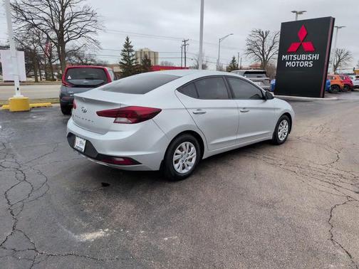 2019 Hyundai ELANTRA SE