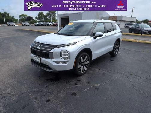 Diamond White 2026 Mitsubishi Outlander SE S-AWC