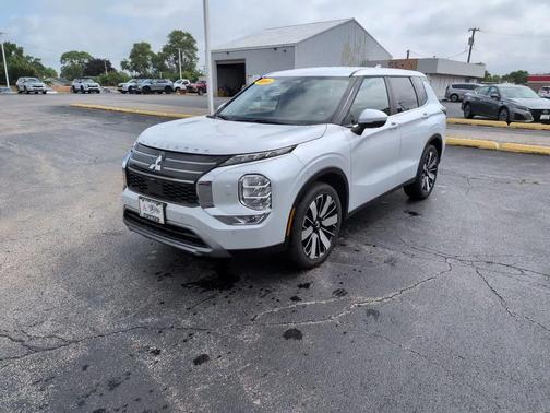 Diamond White 2026 Mitsubishi Outlander SE S-AWC