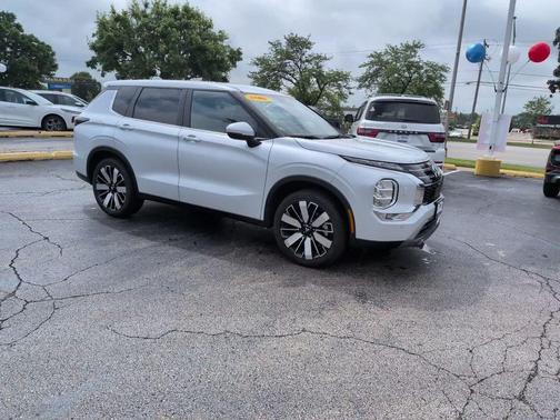 Diamond White 2026 Mitsubishi Outlander SE S-AWC
