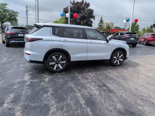 Diamond White 2026 Mitsubishi Outlander SE S-AWC