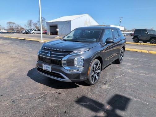 Graphite Gray 2026 Mitsubishi Outlander SE 2.5 S-AWC