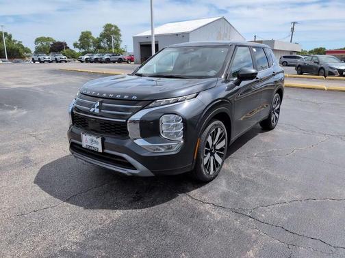 Graphite Gray 2026 Mitsubishi Outlander SE S-AWC