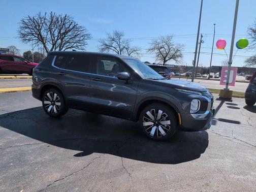 Graphite Gray 2026 Mitsubishi Outlander SE 2.5 S-AWC