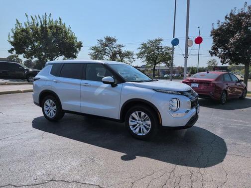Diamond White 2026 Mitsubishi Outlander ES S-AWC