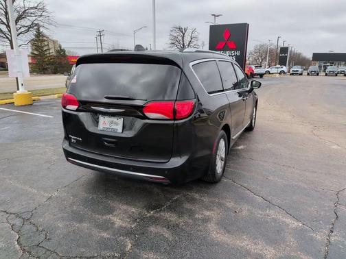 2018 Chrysler Pacifica Touring-L