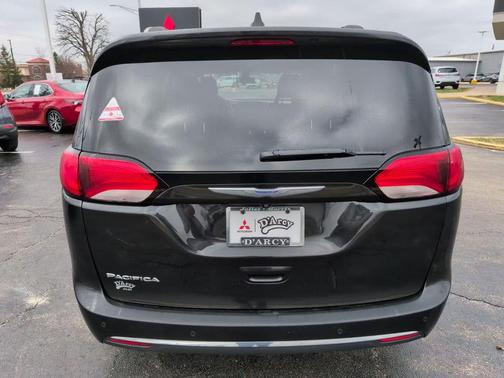 2018 Chrysler Pacifica Touring-L