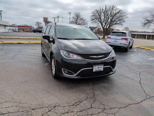 2018 Chrysler Pacifica Touring-L