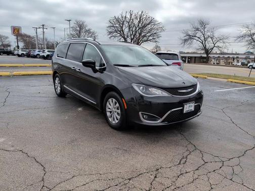 2018 Chrysler Pacifica Touring-L