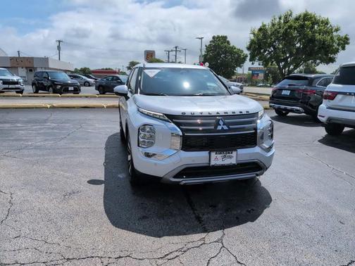 Diamond White 2026 Mitsubishi Outlander SE S-AWC