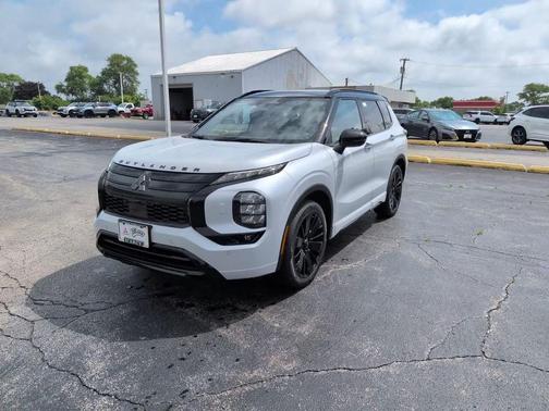 Diamond White 2026 Mitsubishi Outlander Black Edition S-AWC