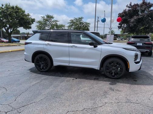 Diamond White 2026 Mitsubishi Outlander Black Edition S-AWC