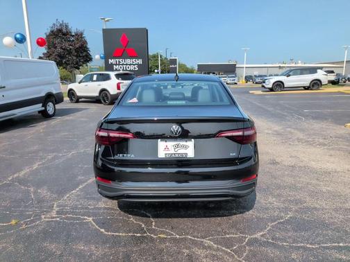 Deep Black 2024 Volkswagen Jetta 1.5T SE