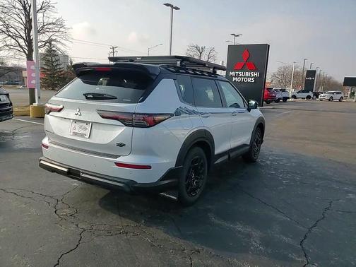Diamond White 2026 Mitsubishi Outlander Trail Edition 2.5 S-AWC