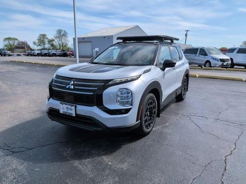 Diamond White 2026 Mitsubishi Outlander Trail Edition 2.5 S-AWC