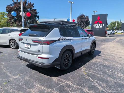 Diamond White 2026 Mitsubishi Outlander Trail Edition S-AWC