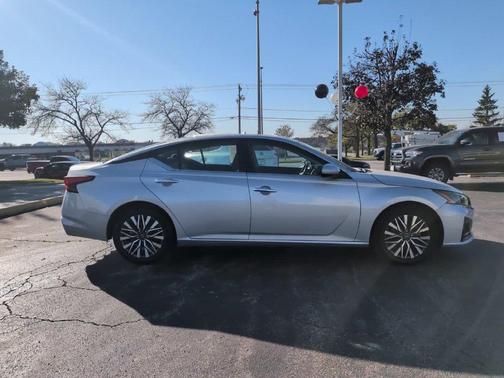 Brilliant Silver Metallic 2024 Nissan Altima 2.5 SV