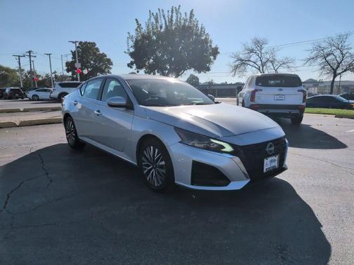 Brilliant Silver Metallic 2024 Nissan Altima 2.5 SV