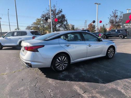 Brilliant Silver Metallic 2024 Nissan Altima 2.5 SV