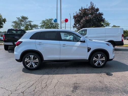 Diamond White 2026 Mitsubishi Outlander Sport 2.0 ES